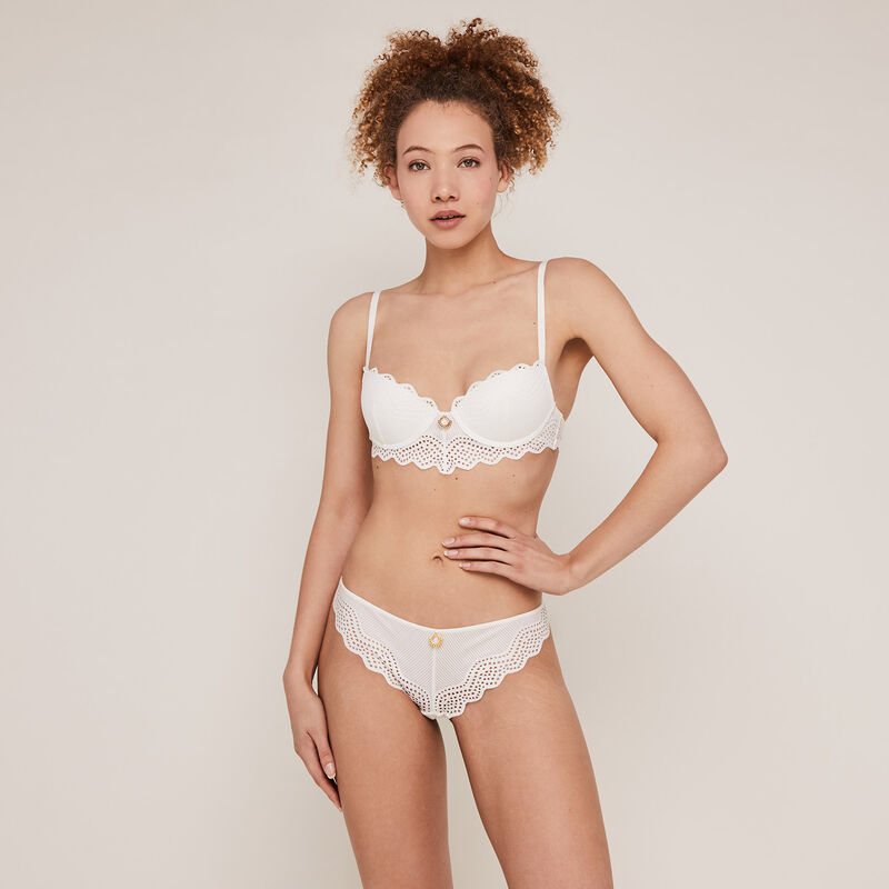 Tanga en dentelle détail bijou - écru Tanga en dentelle détail bijou - écru;