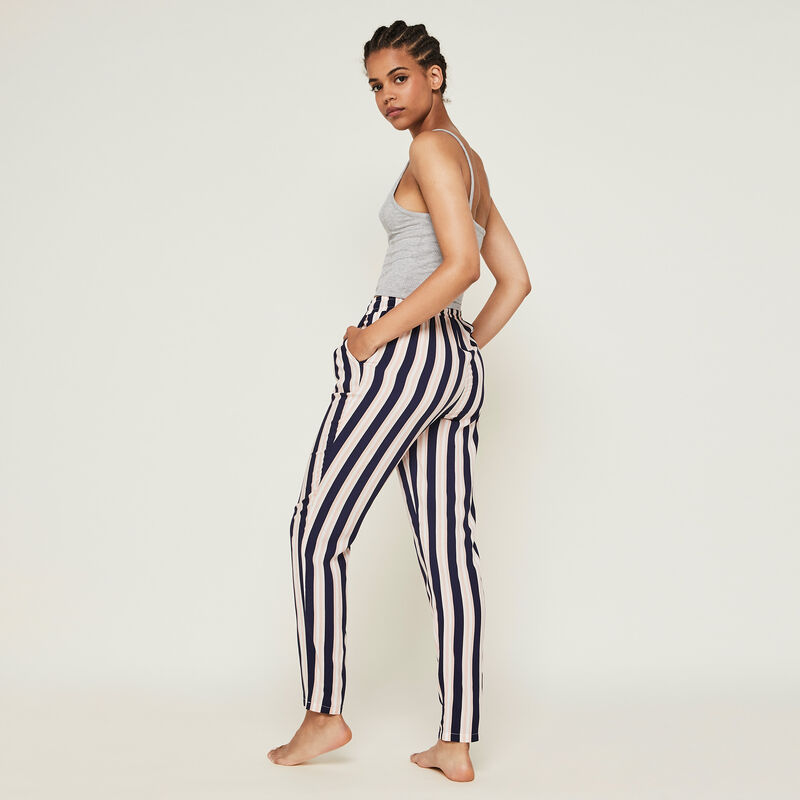 Crop top a boutons pression petitdebiz Crop top a boutons pression petitdebiz;