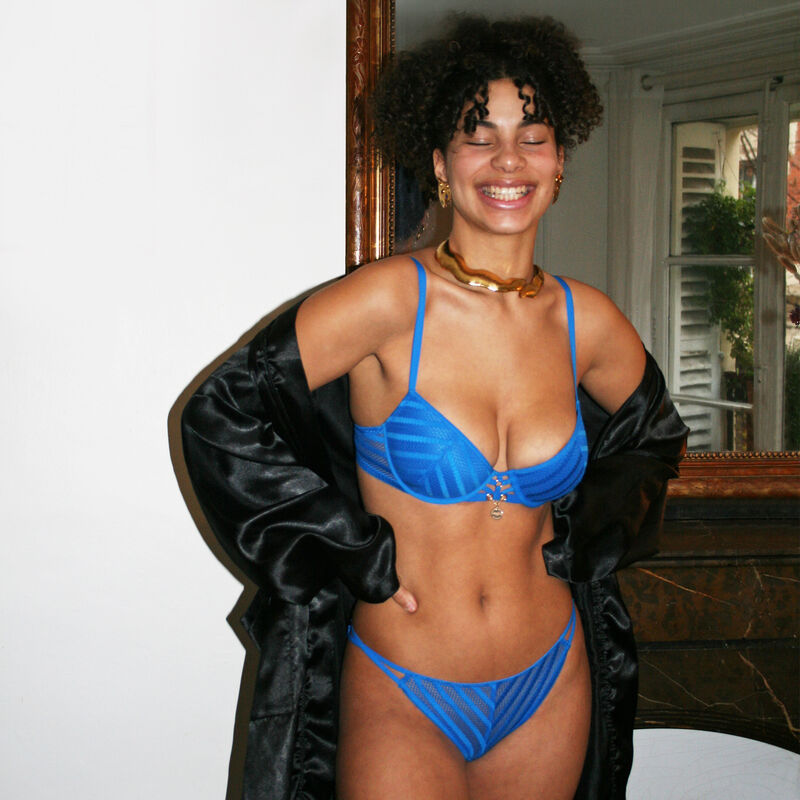tanga en résille et liens - bleu tanga en résille et liens - bleu;
