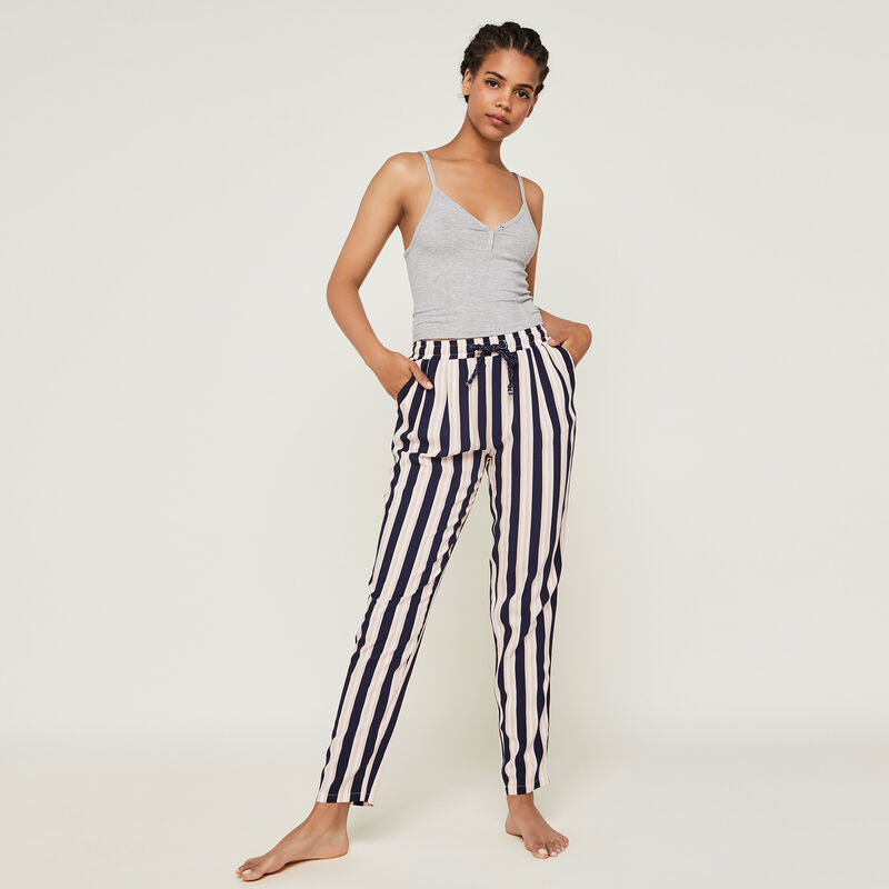 Crop top a boutons pression petitdebiz Crop top a boutons pression petitdebiz;