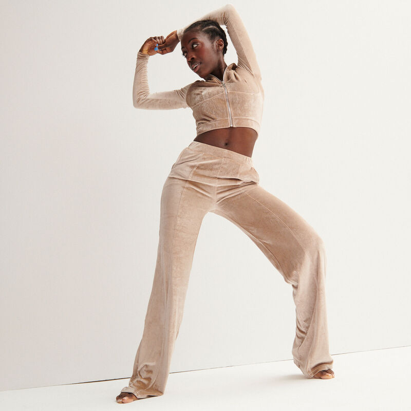 jogging "nana" Aya x undiz en velours - beige jogging "nana" Aya x undiz en velours - beige;