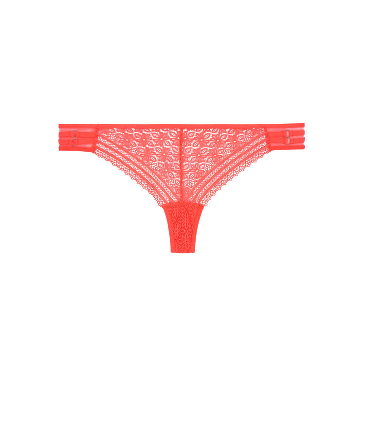 String en dentelle détail bijoux triasiz corail.