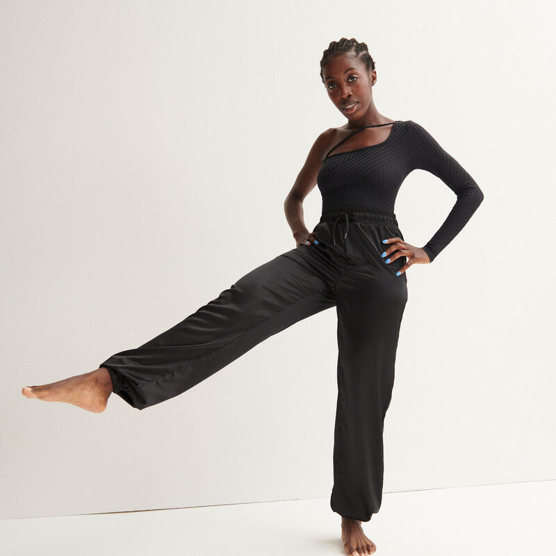 jogging en satin Aya x undiz - noir jogging en satin Aya x undiz - noir;