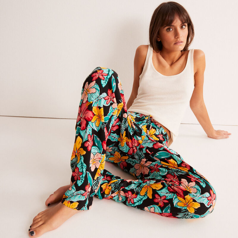 pantalon fluide à motifs fleurs - noir pantalon fluide à motifs fleurs - noir;