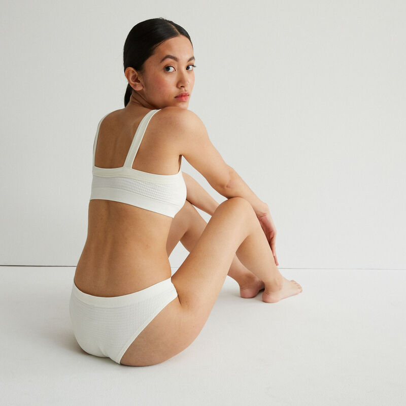culotte effet gauffré détail bijou - écru culotte effet gauffré détail bijou - écru;