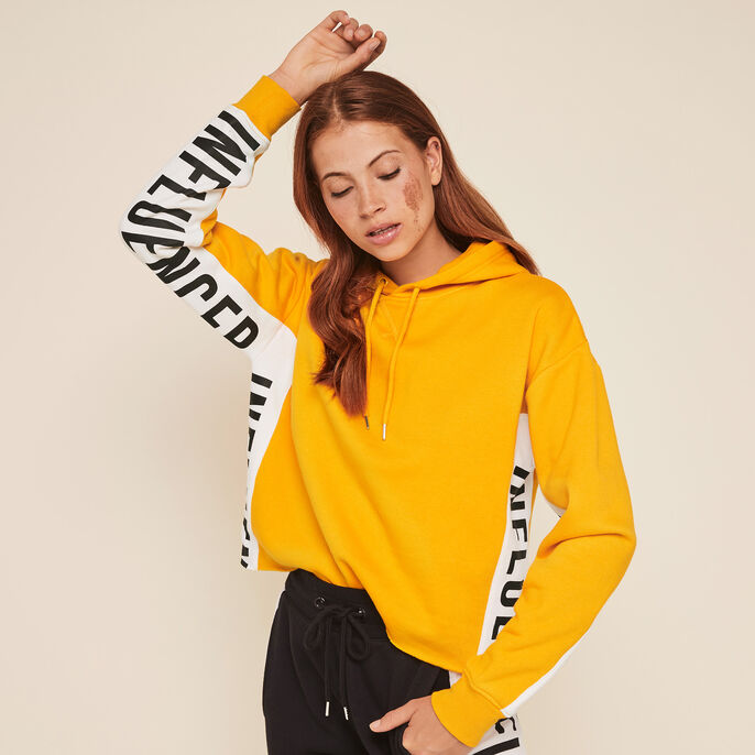 Sweat &agrave; capuche bandes sur le c&ocirc;t&eacute; hellovibiz safran.