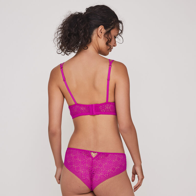 Shorty en dentelle détail bijou ethnobiz Shorty en dentelle détail bijou ethnobiz;