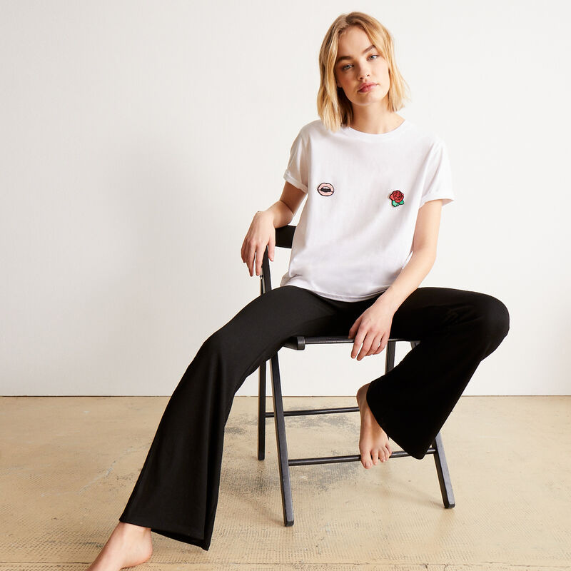 top à imprimé coeur, fleurs ou lèvres - blanc top à imprimé coeur, fleurs ou lèvres - blanc;
