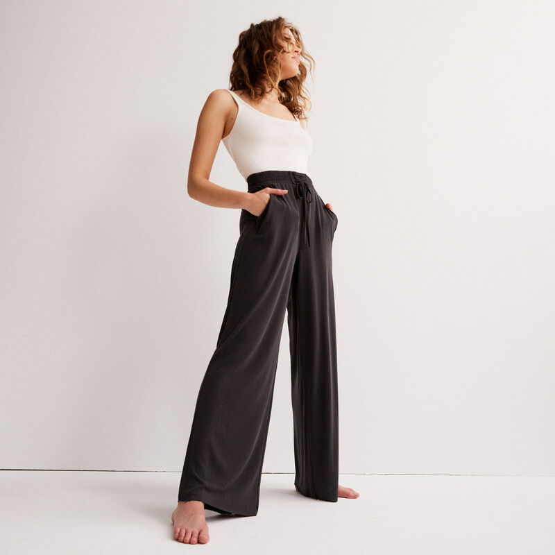 pantalon large effet peau de pêche - noir pantalon large effet peau de pêche - noir;