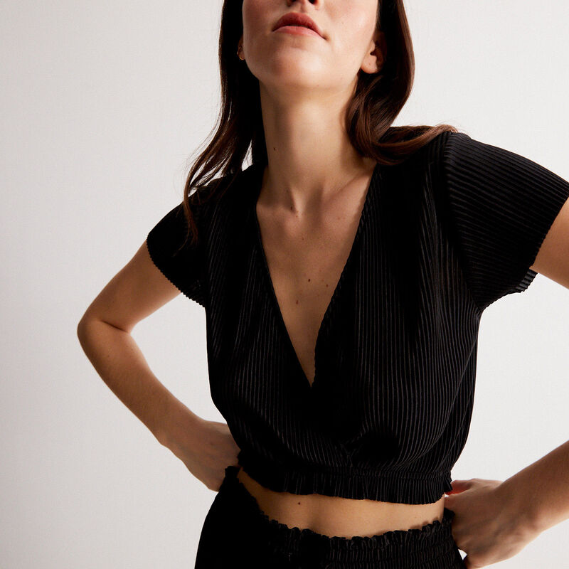 top plissé manches courtes cache-coeur - noir top plissé manches courtes cache-coeur - noir;