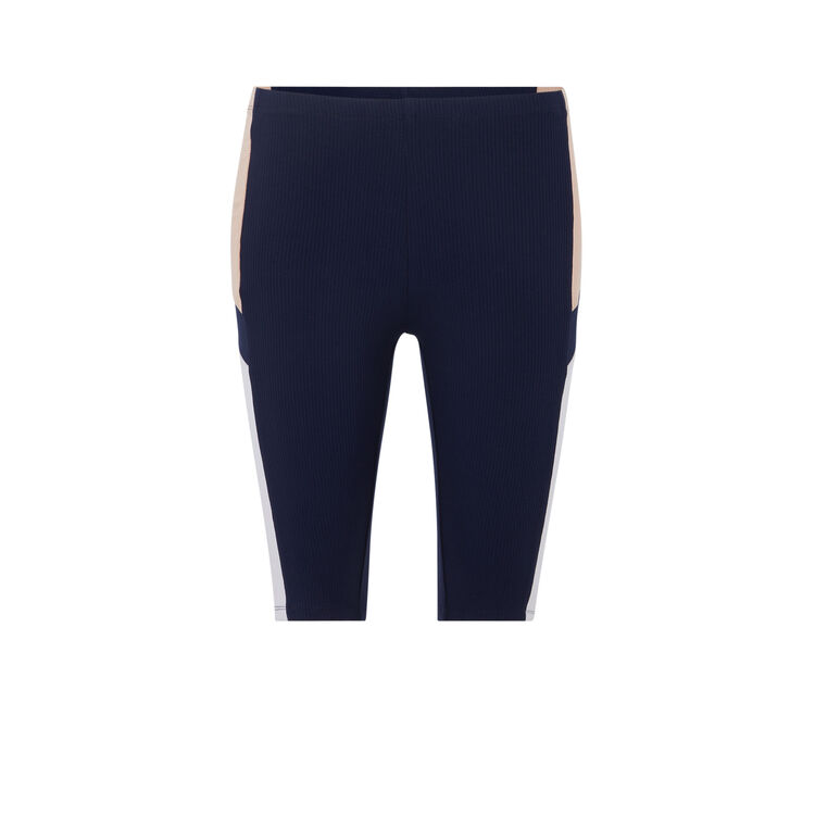 Cycliste en jersey cropsnapiz bleu marine.