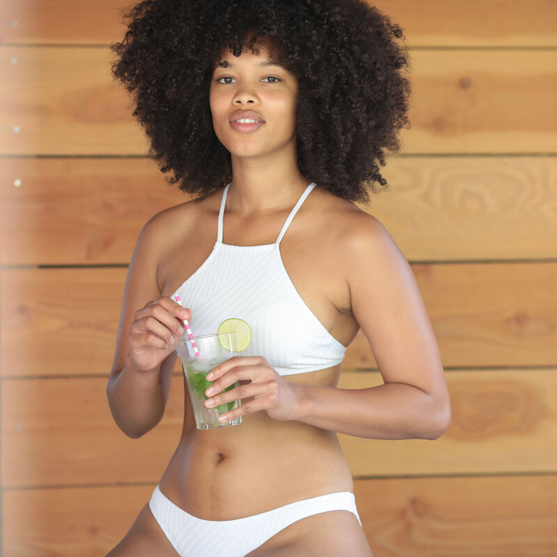 bas de maillot tanga échancré à motifs texturés - blanc bas de maillot tanga échancré à motifs texturés - blanc;