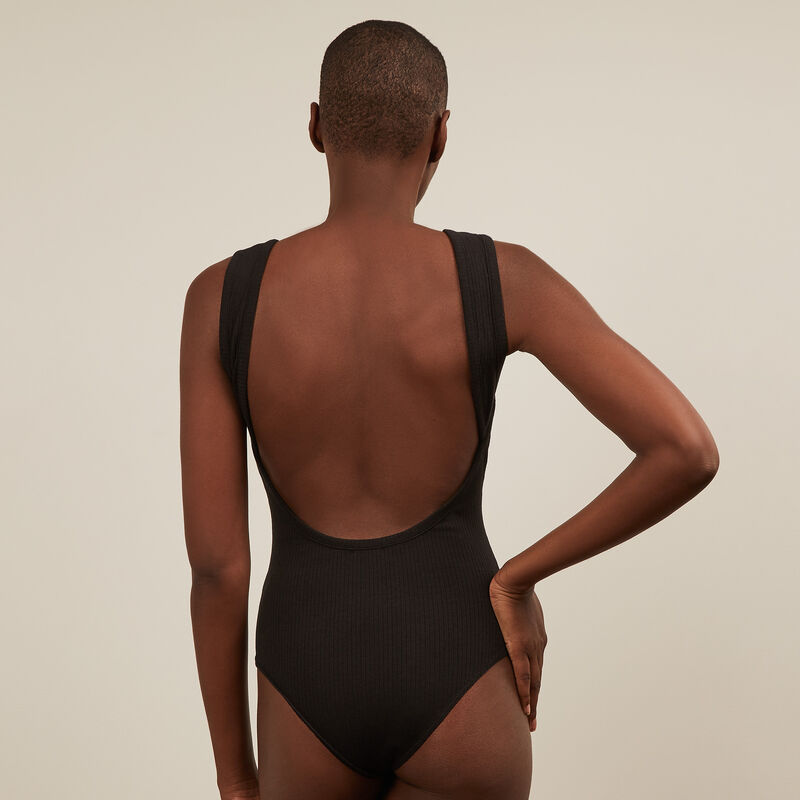 Body sans manche dos nu - noir Body sans manche dos nu - noir;