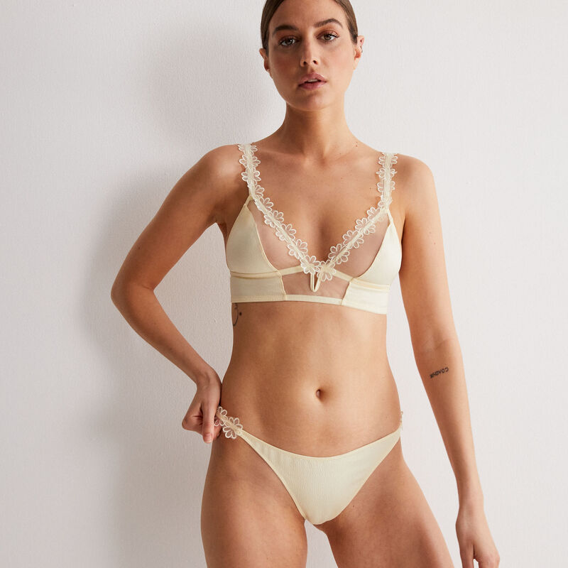 soutien-gorge triangle sans armatures détails fleurs dentelle - ecru soutien-gorge triangle sans armatures détails fleurs dentelle - ecru;