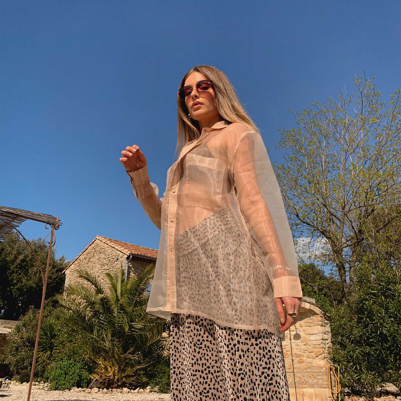 chemise longue transparente en tulle - beige chemise longue transparente en tulle - beige;