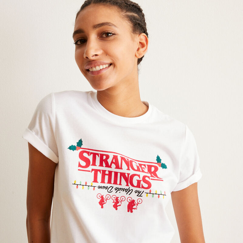 set de pyjama à manches courtes Stranger Things - blanc set de pyjama à manches courtes Stranger Things - blanc;