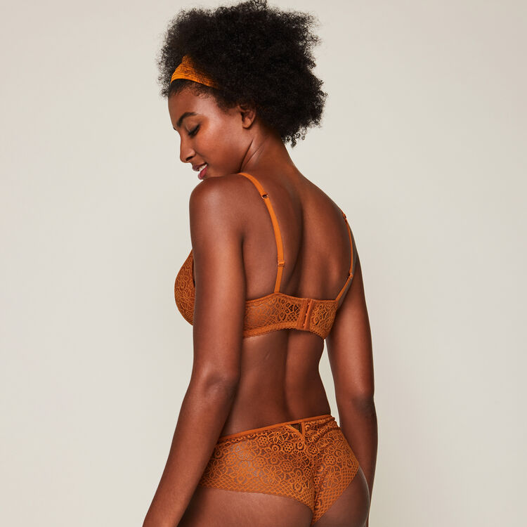 Shorty en dentelle détail bijou ethnobiz Shorty en dentelle détail bijou ethnobiz;
