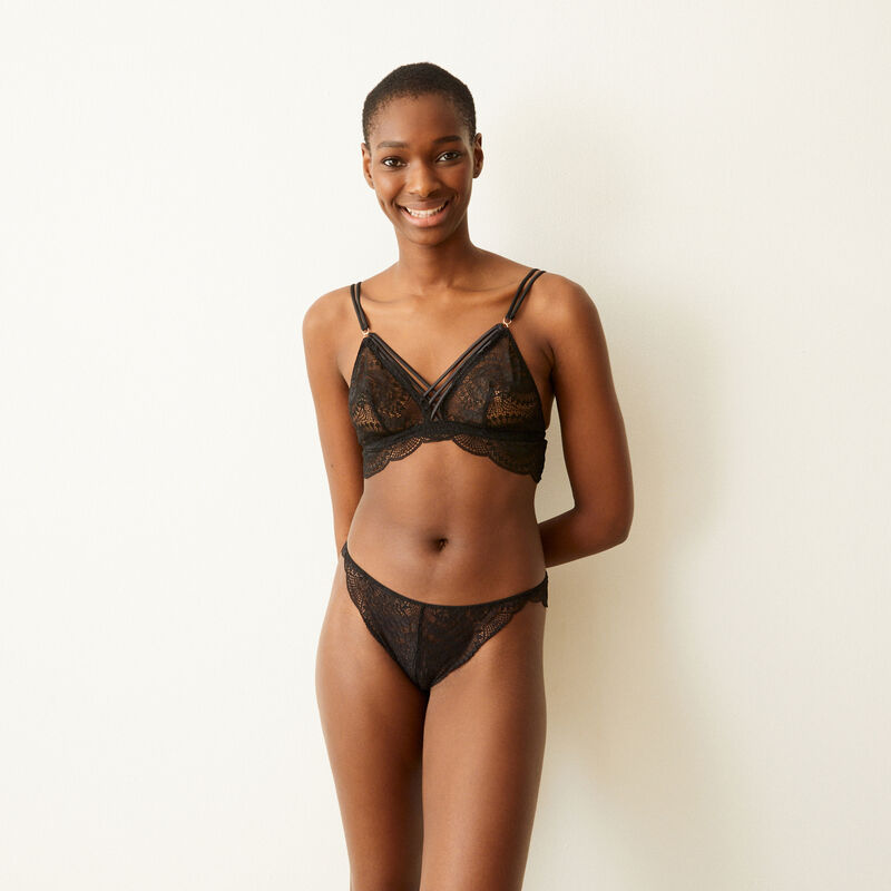Tanga en dentelle et liens satinés - noir Tanga en dentelle et liens satinés - noir;