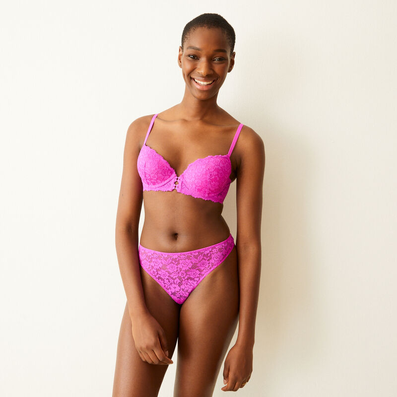 Tanga en dentelle fleurie - rose Tanga en dentelle fleurie - rose ;