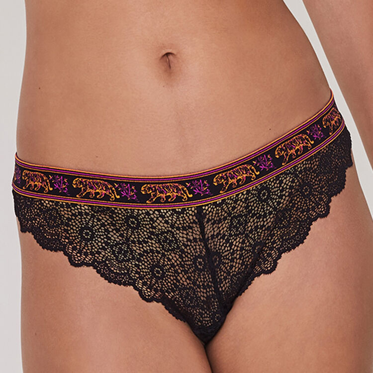 Tanga en dentelle détail broderie sendaiz Tanga en dentelle détail broderie sendaiz;