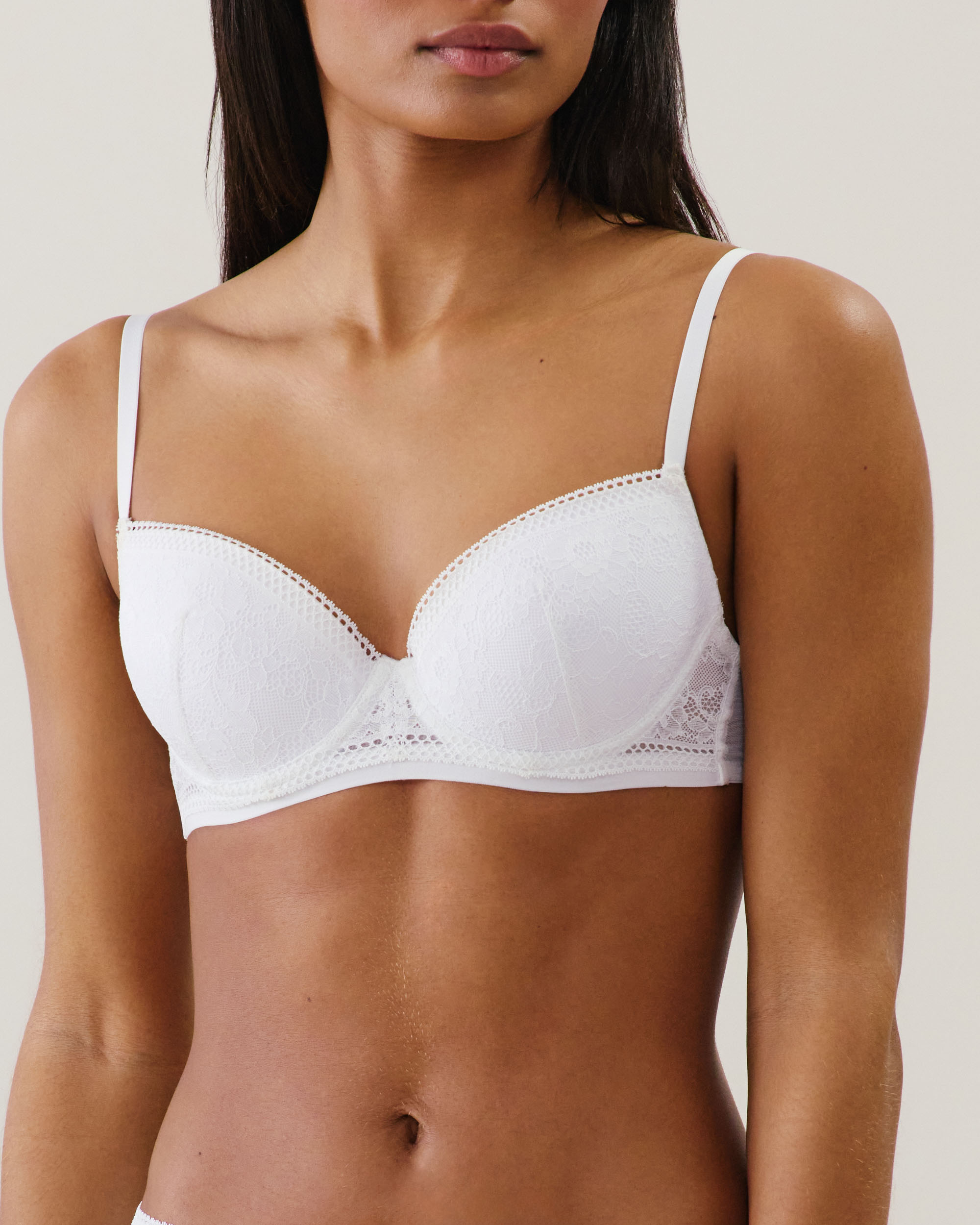 soutien-gorge-coque-fine-en-dentelle-florale-blanc-undiz